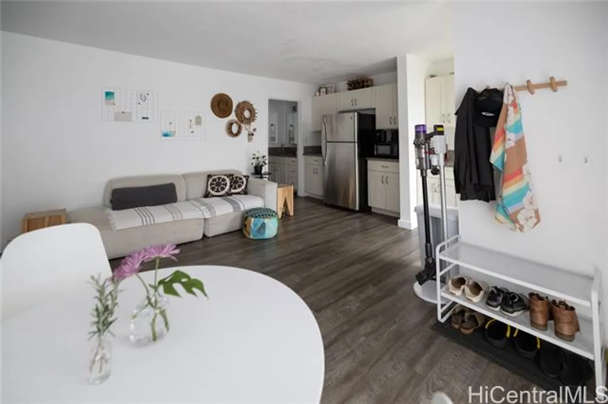 Hawaii Real Estate | View 2328 Seaview Avenue, #204 | room 1