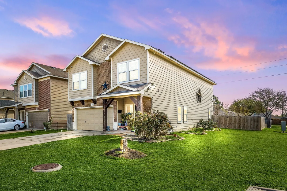 Houston Suburbs Real Estate | View 7852 Galleon Field Lane | 5 Beds, 3 Baths