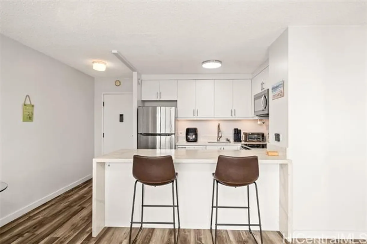 Hawaii Real Estate | View 1925 Kalakaua Avenue, #1306 | room 2