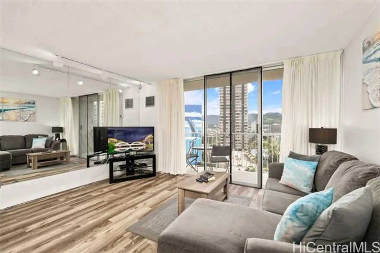 Hawaii Real Estate | View 1925 Kalakaua Avenue, #1306 | 1 Bed, 1 Bath