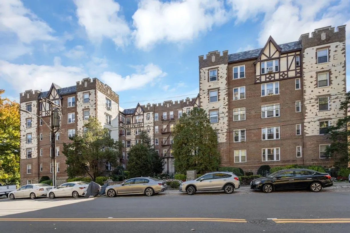 Westchester Real Estate | View 1468 Midland Avenue #3H | room 1