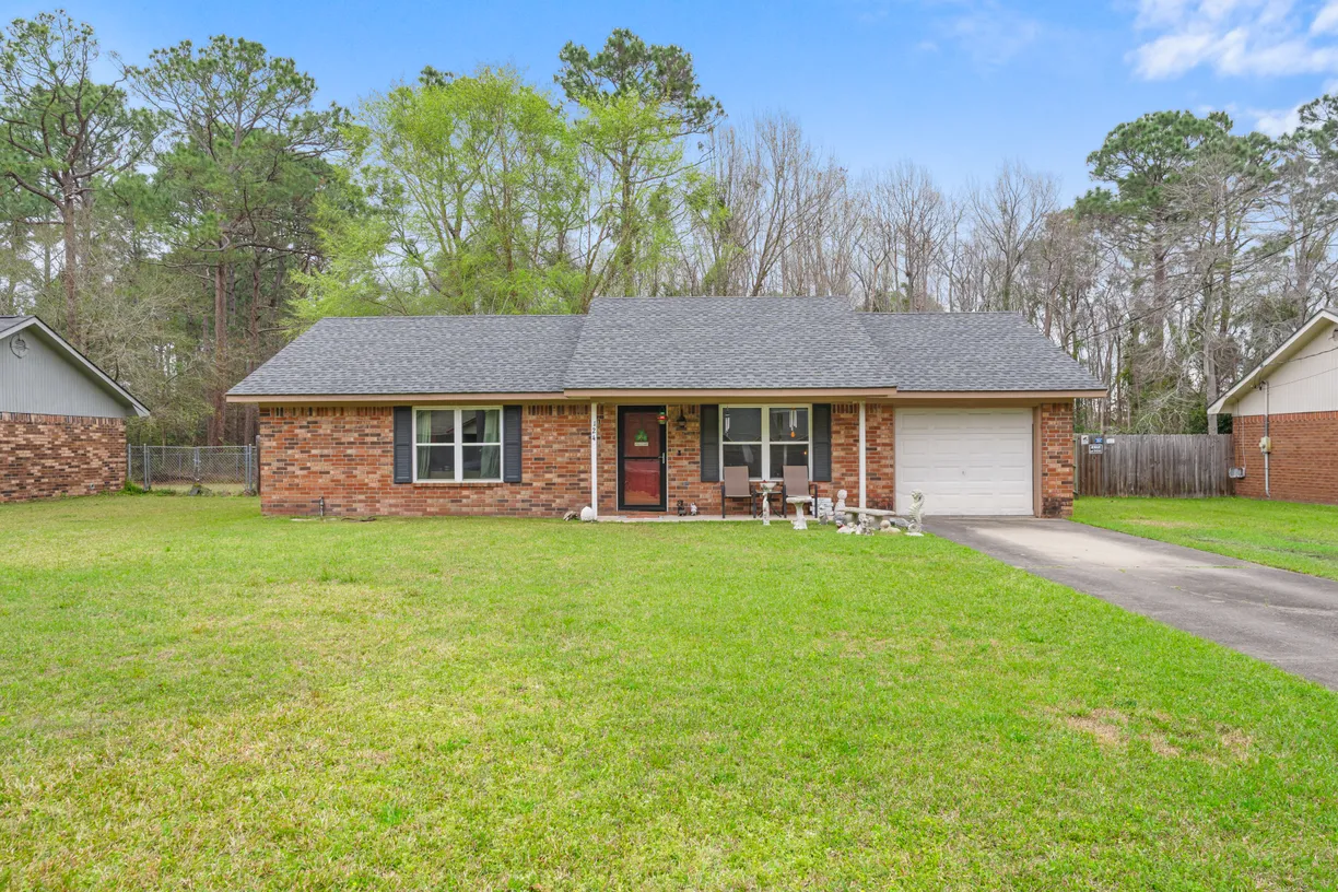Savannah Real Estate | View 124 Deann Drive | 3 Beds, 2 Baths