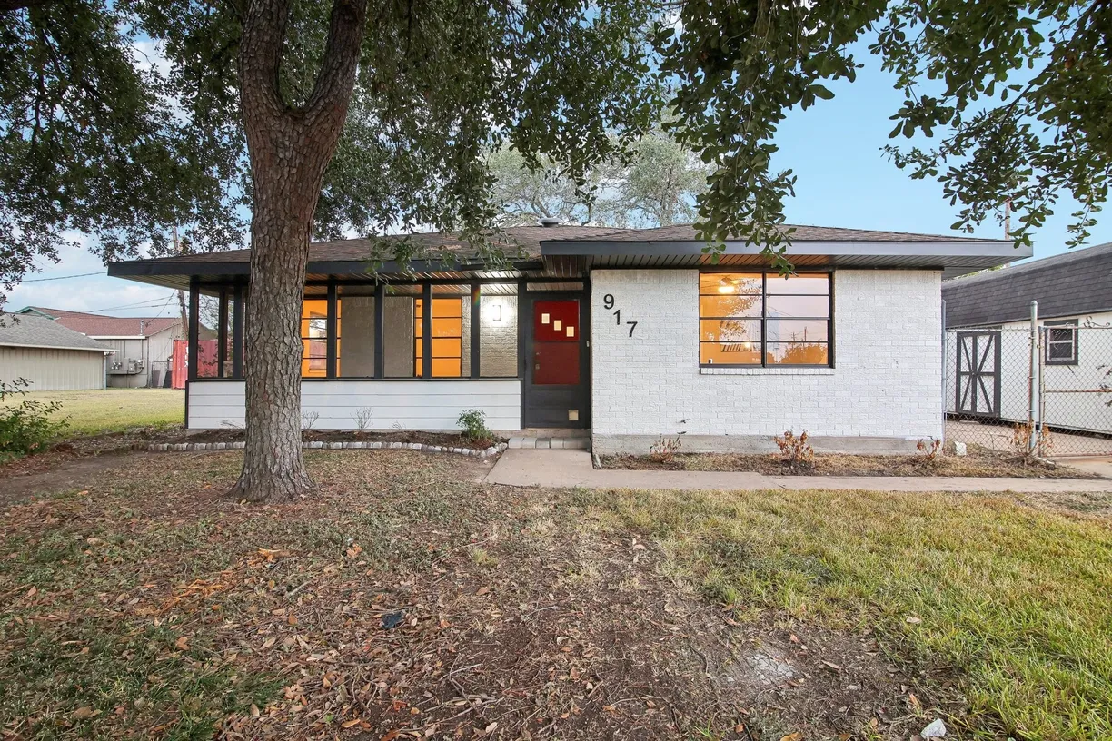 Houston Real Estate | View 917 Herbert Avenue | 3 Beds, 2 Baths