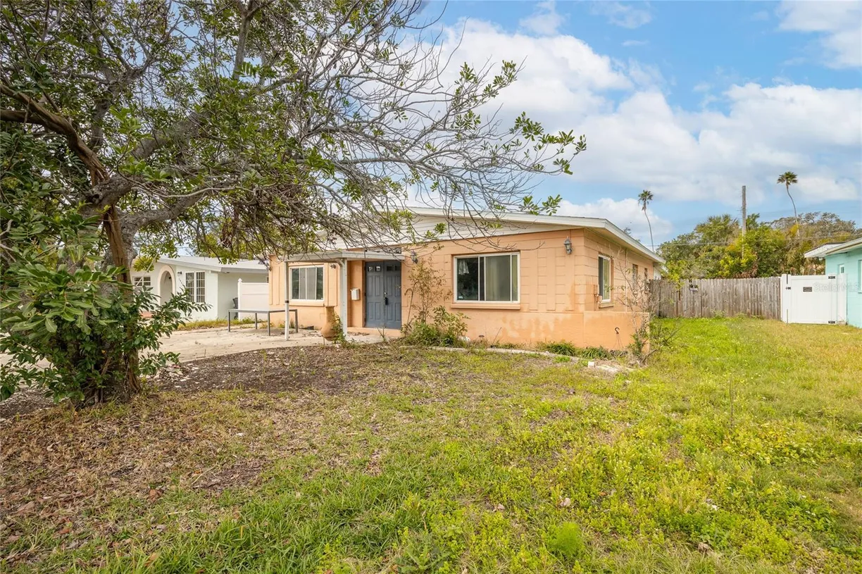 Sarasota/St. Petersburg Real Estate | View 4000 Huntington Street NE | room 1