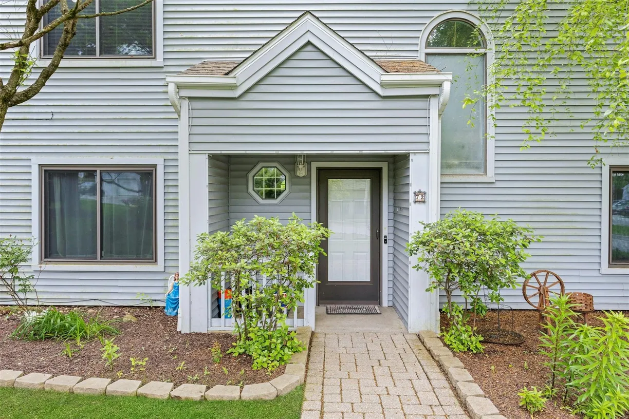 Westchester Real Estate | View 72 Tennis Court Lane | room 2
