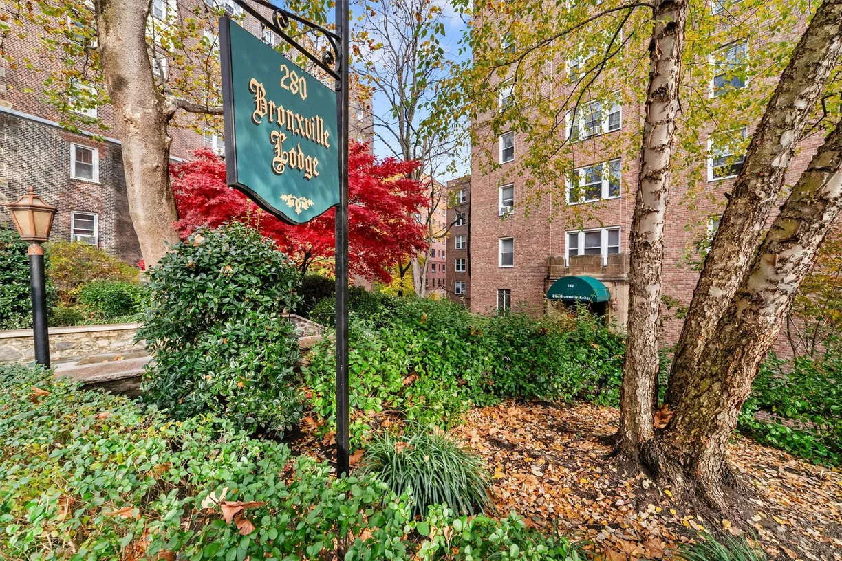 Westchester Real Estate | View 280 Bronxville Road #4W | 1 Bed, 1 Bath
