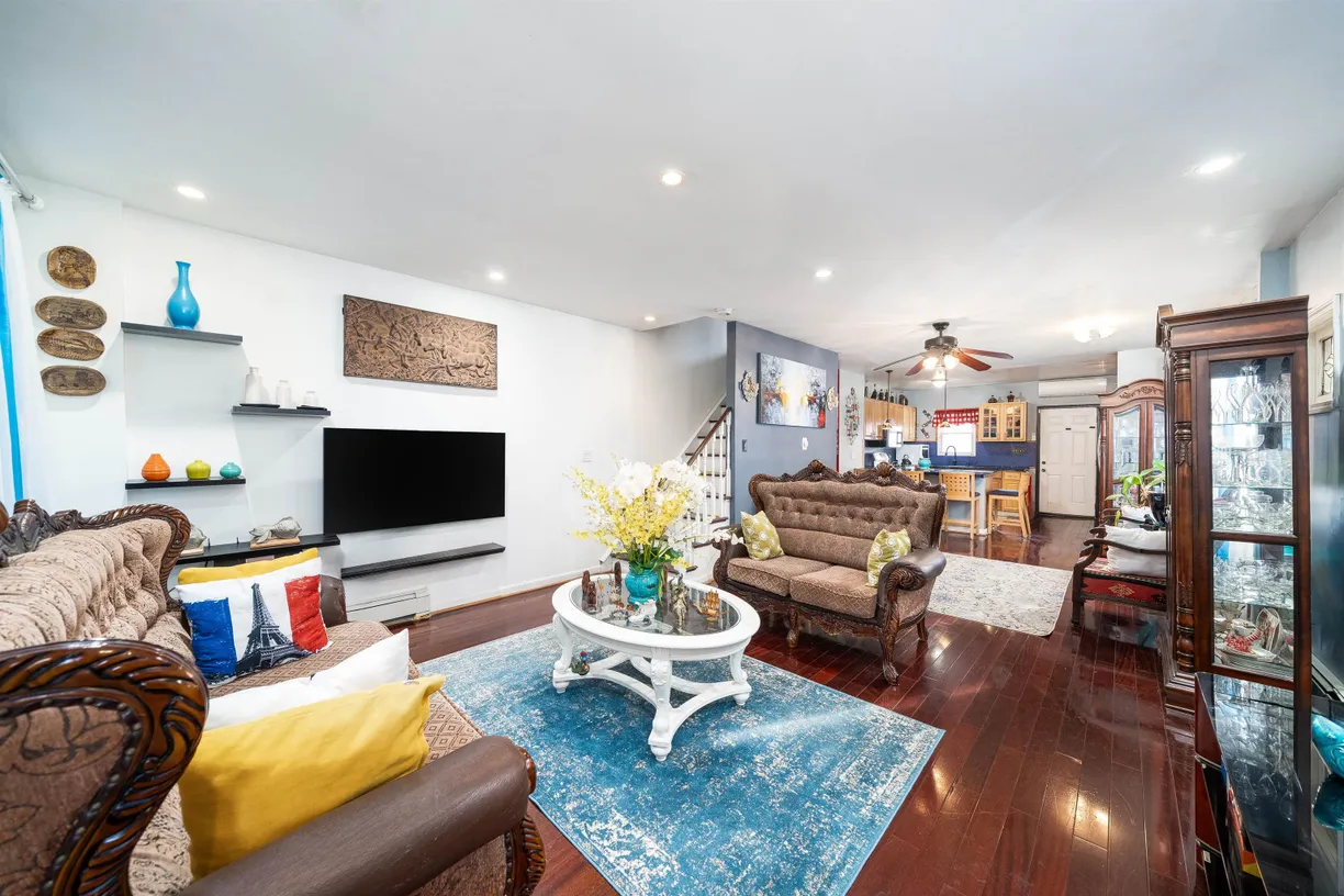 Jersey City/Hoboken Real Estate | View 24 Park St | room 1