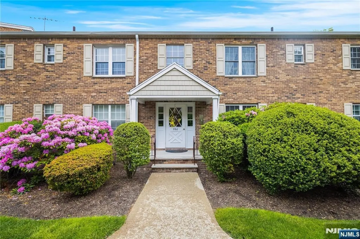 Bergen County Real Estate | View 590 Center Street 1 | 2 Beds, 2 Baths