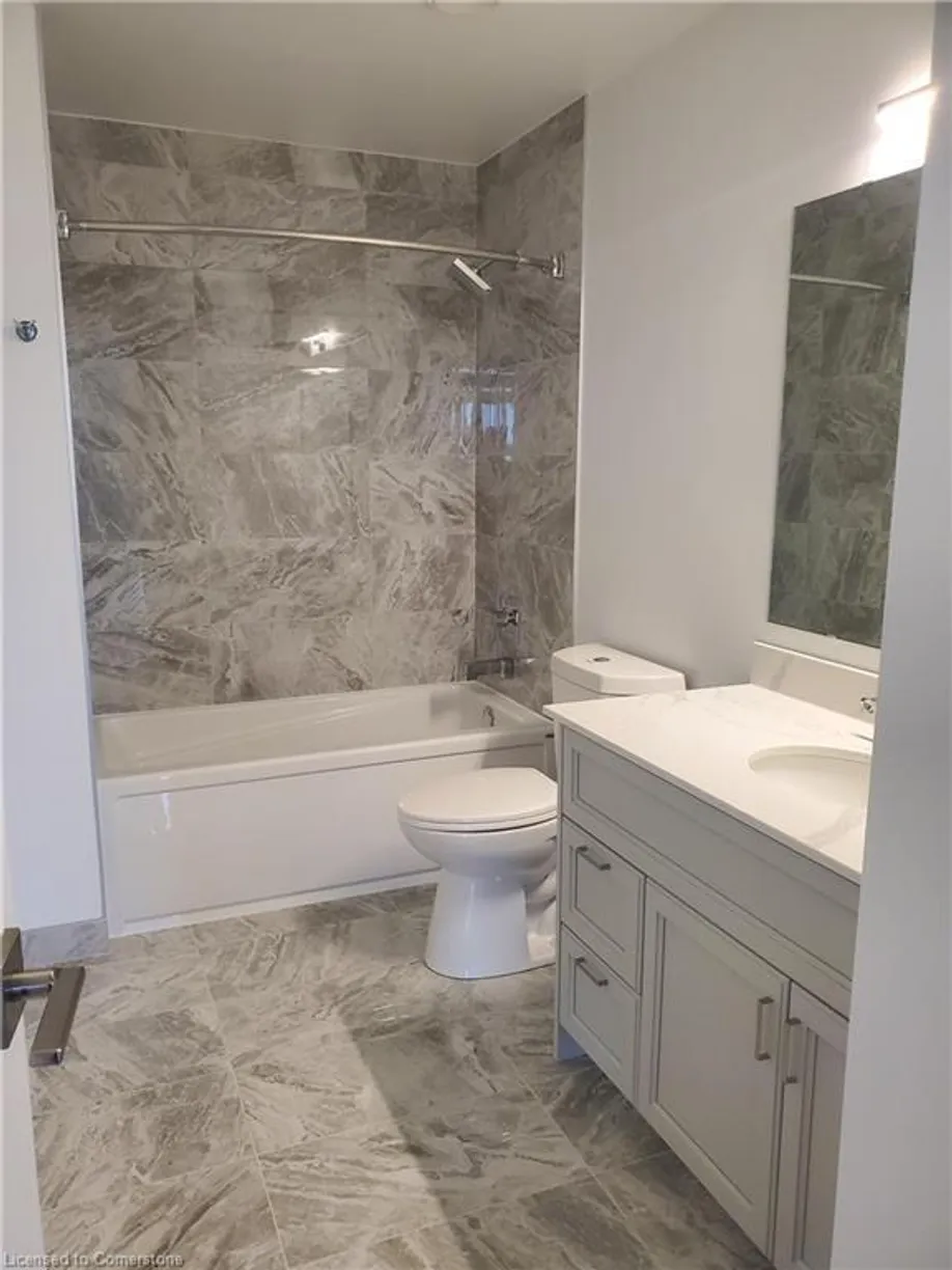 Ontario Real Estate | View 15 Glebe Street 1611 | Photo2