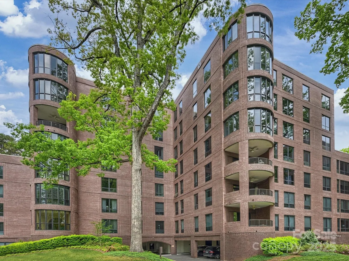 Charlotte Real Estate | View 916 Cherokee Road | 2 Beds, 2 Baths