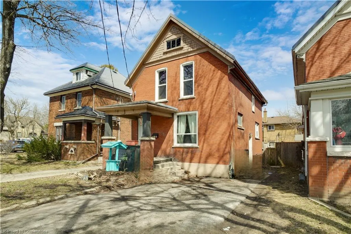 Ontario Real Estate | View 80 Lancaster Street W | Photo3