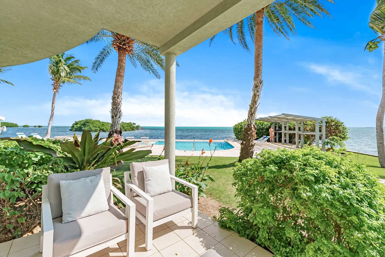 Cayman Islands Real Estate | View Turtle Cove Oceanfront Condo | 3 Beds, 2 Baths