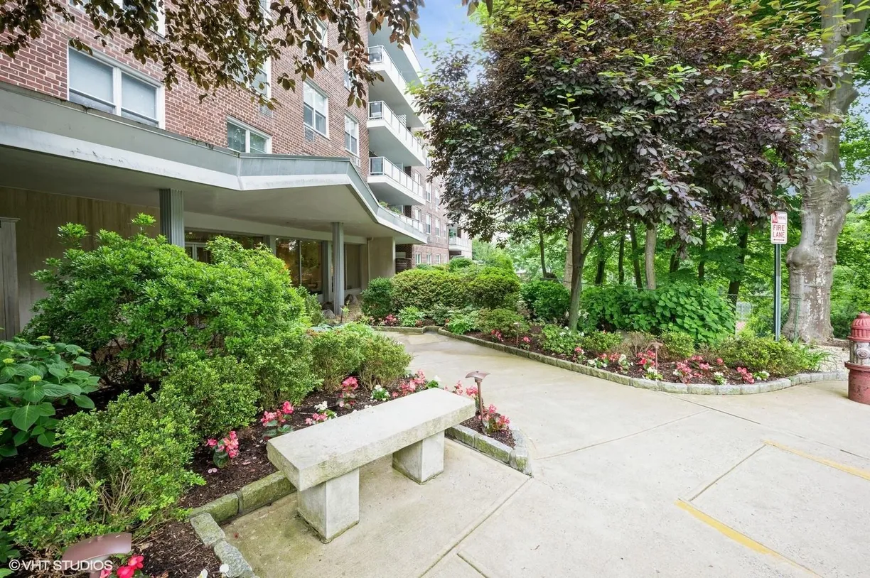 Westchester Real Estate | View 222 Martling Avenue #2-G | room 1