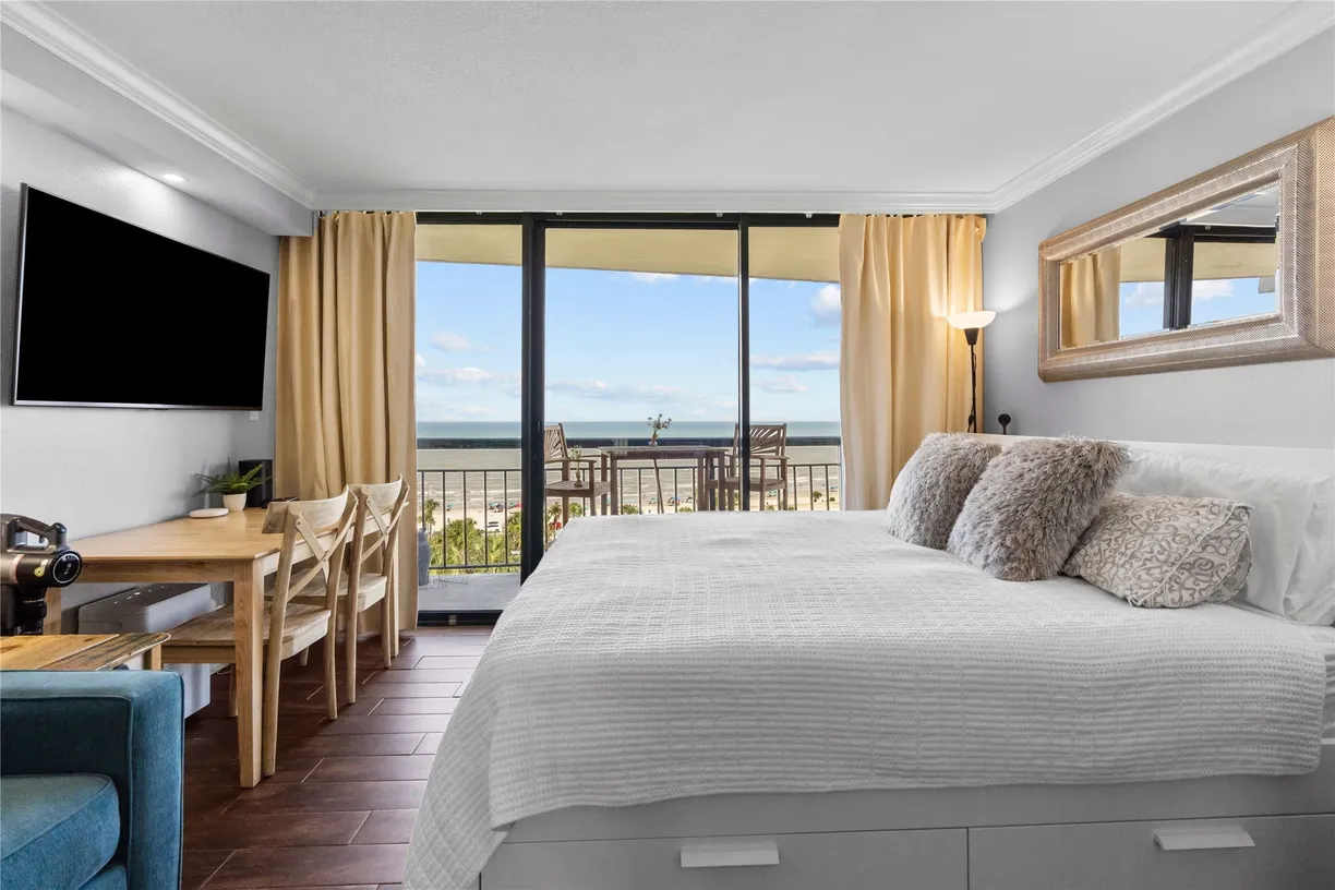 Houston Real Estate | View 5220 Seawall Boulevard #832 | 1 Bath