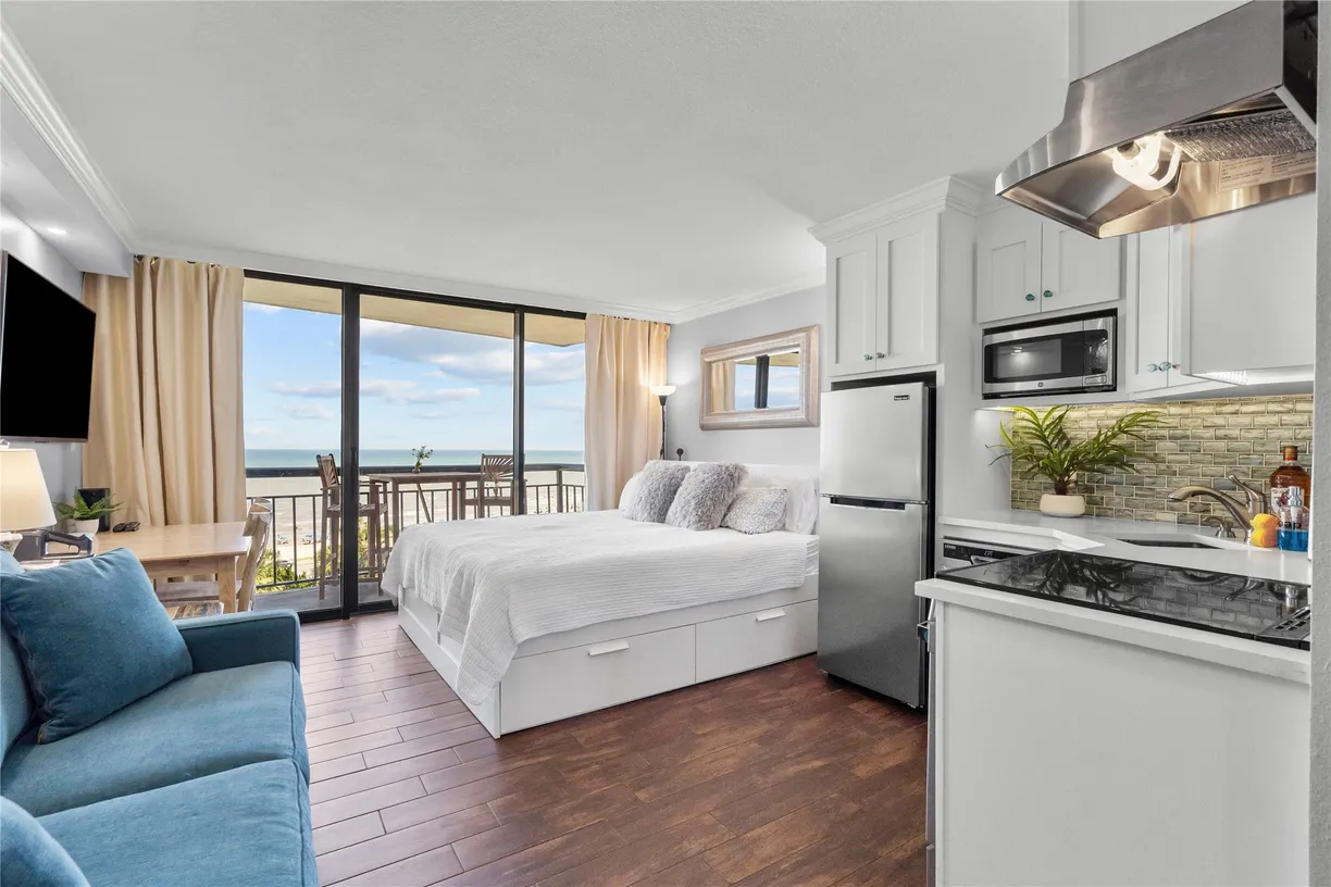 Houston Real Estate | View 5220 Seawall Boulevard #832 | room 1