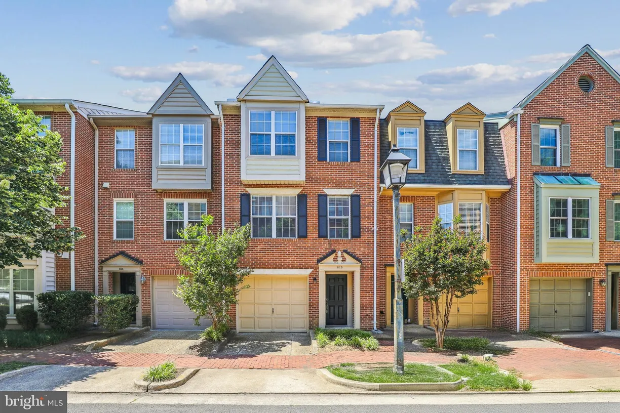 Washington Metro Area Real Estate | View 810 N Fayette Street | 2 Beds, 2 Baths