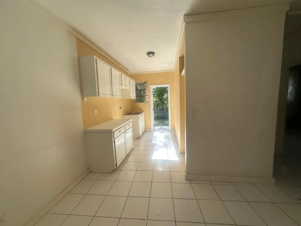 Bahamas Real Estate | View 19 Carmen Close #7 | room 1