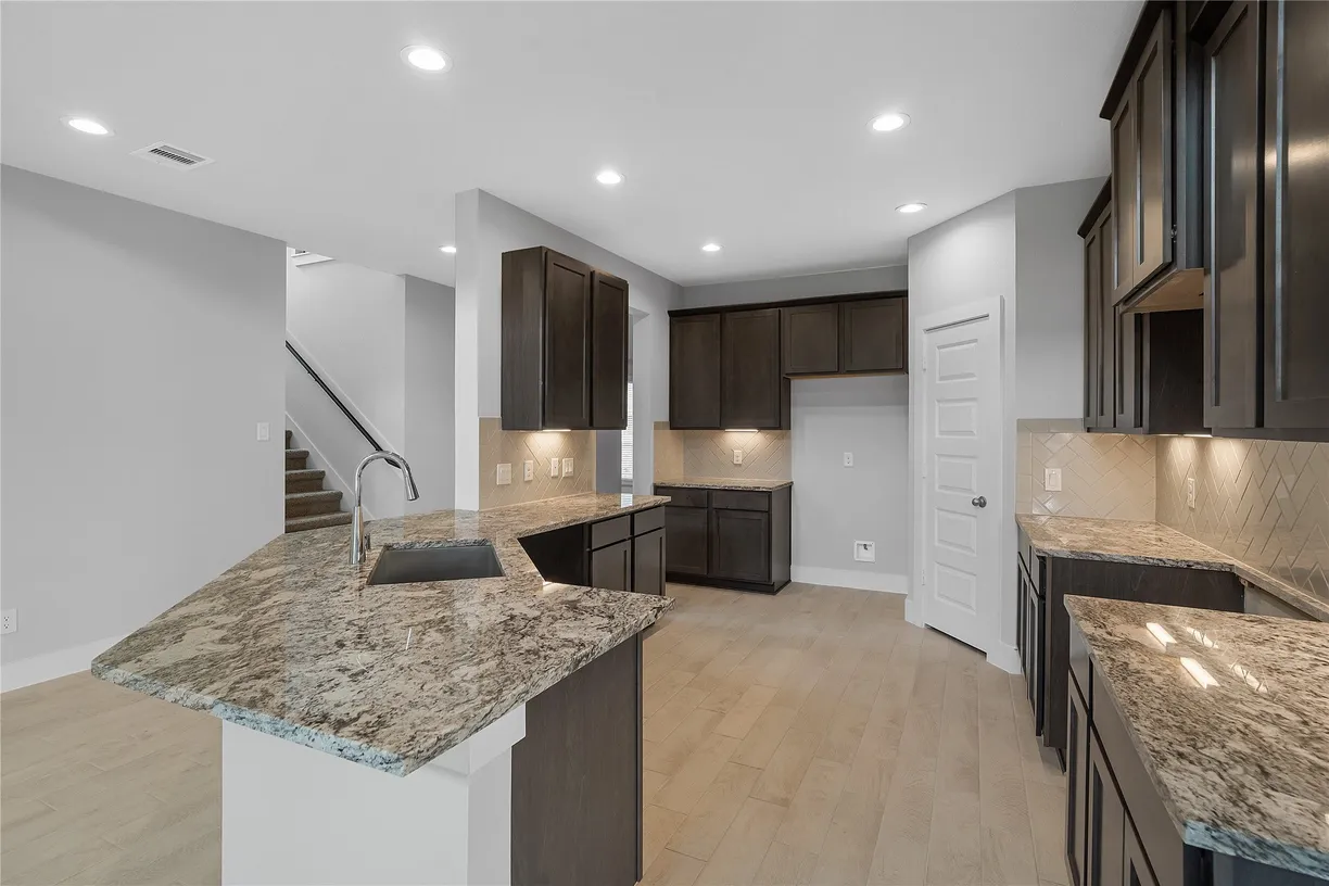 Houston Suburbs Real Estate | View 3011 Knotty Forest Drive | room 1