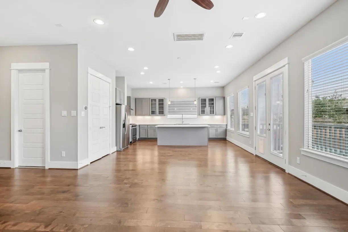 Houston Real Estate | View 334 Yale Oaks Lane | room 2