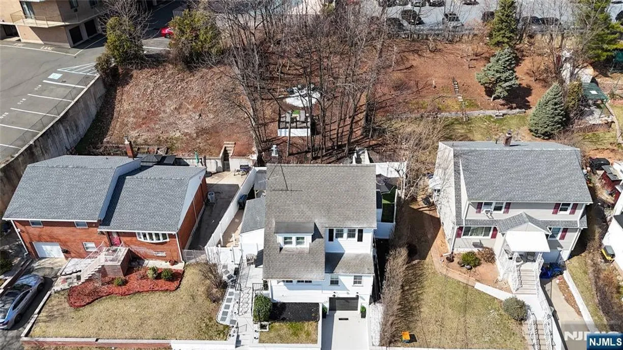 Bergen County Real Estate | View 369 Dewolf Place | room 2