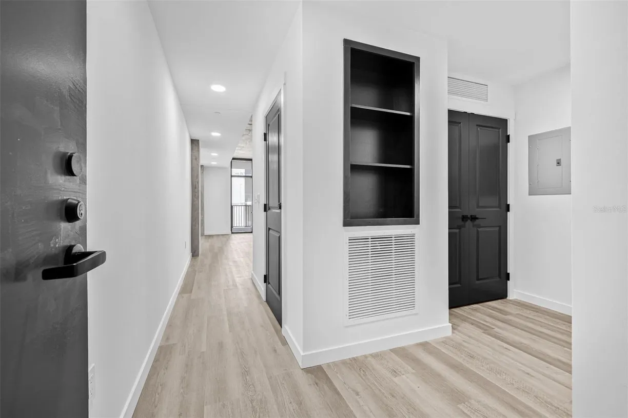 Sarasota/St. Petersburg Real Estate | View 221 Main Street N #1405 | room 2