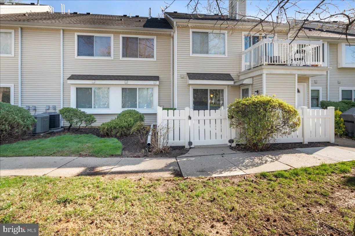 Central NJ/Bucks County, PA Real Estate | View 13 Wynwood Drive | 2 Beds, 2 Baths