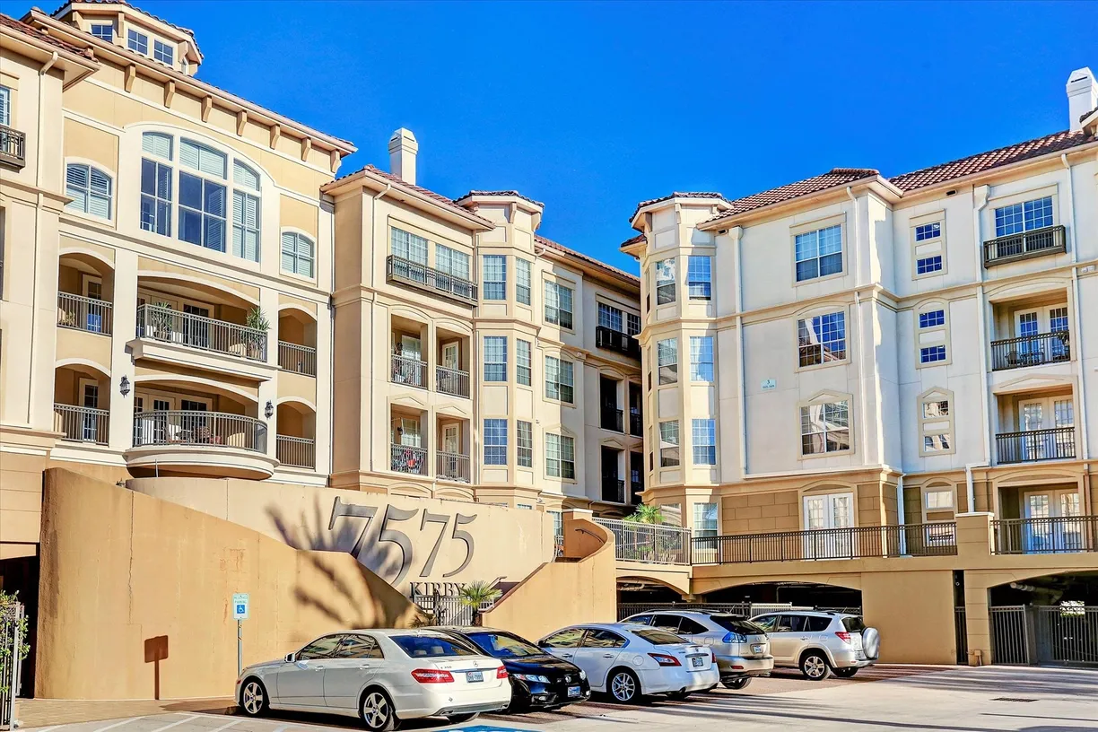 Houston Real Estate | View 7575 Kirby Drive #1409 | room 2