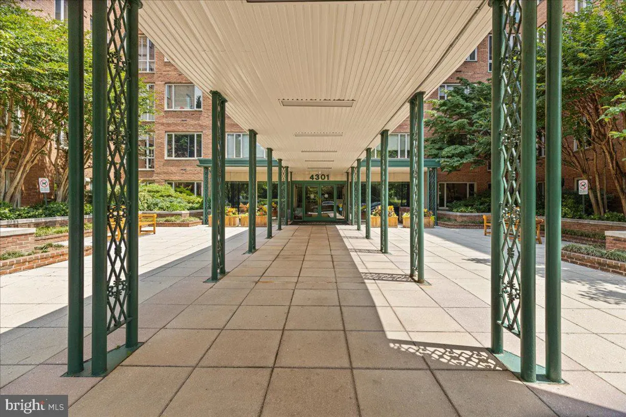 Washington Metro Area Real Estate | View 4301 Massachusetts Avenue NW Unit# 3001 | room 2