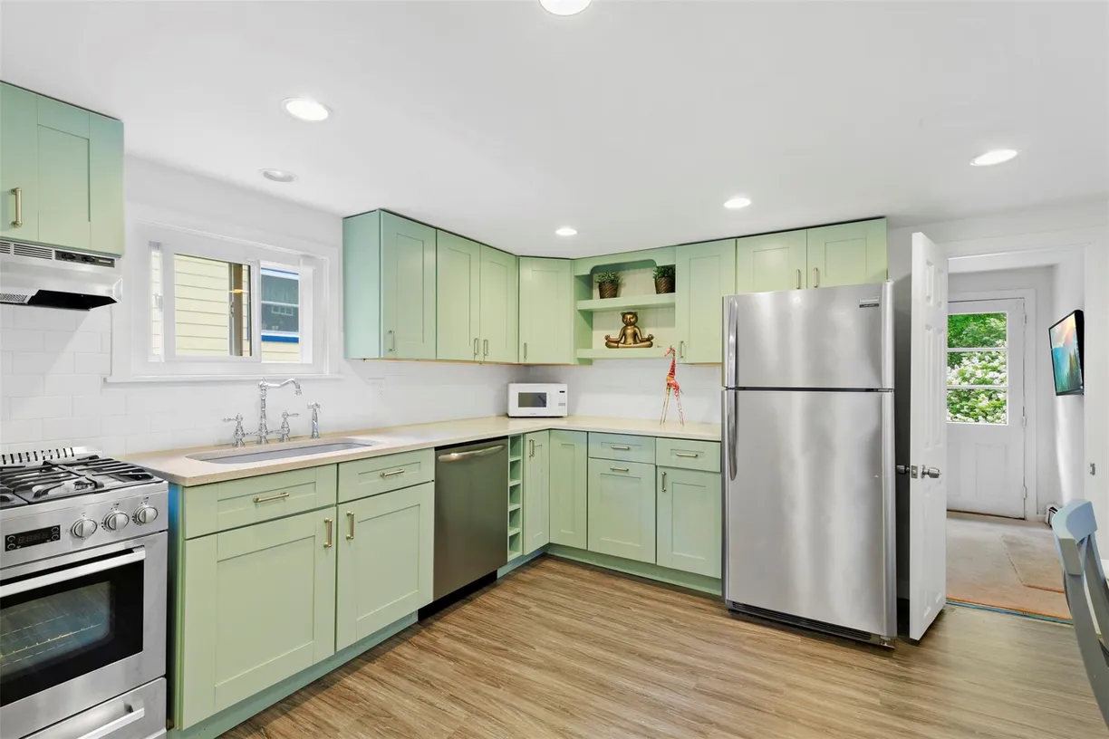 Westchester Real Estate | View 42 Campwoods | room 2