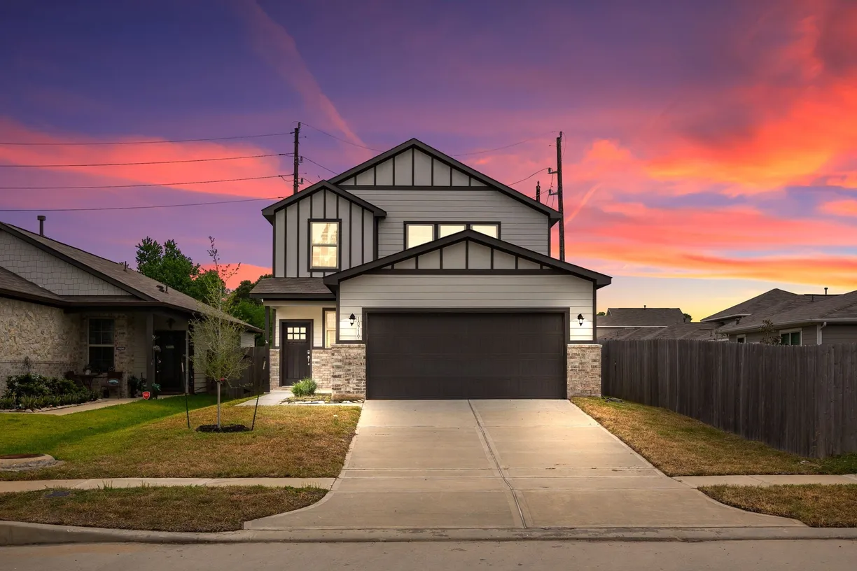 Houston Suburbs Real Estate | View 10719 Catclaw Court | 4 Beds, 2 Baths