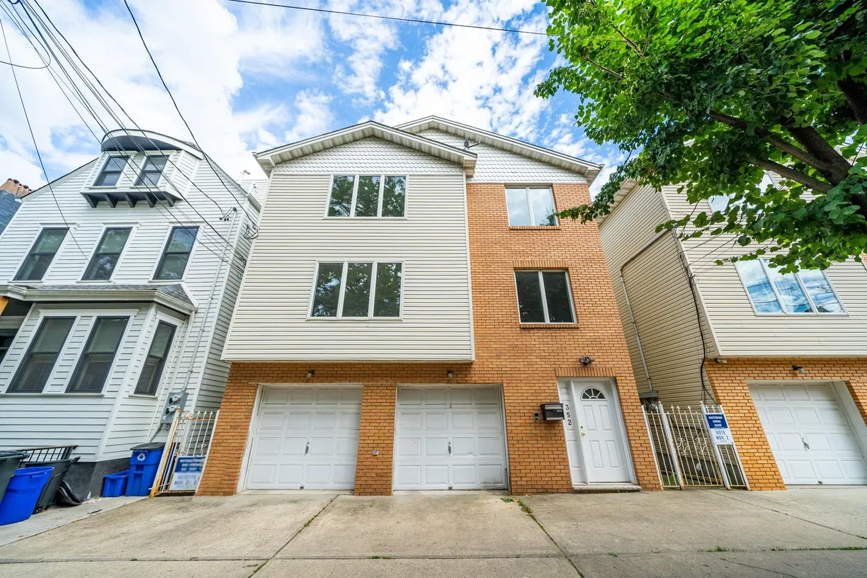 Jersey City/Hoboken Real Estate | View 352 Ogden Ave Unit# 2 | room 1