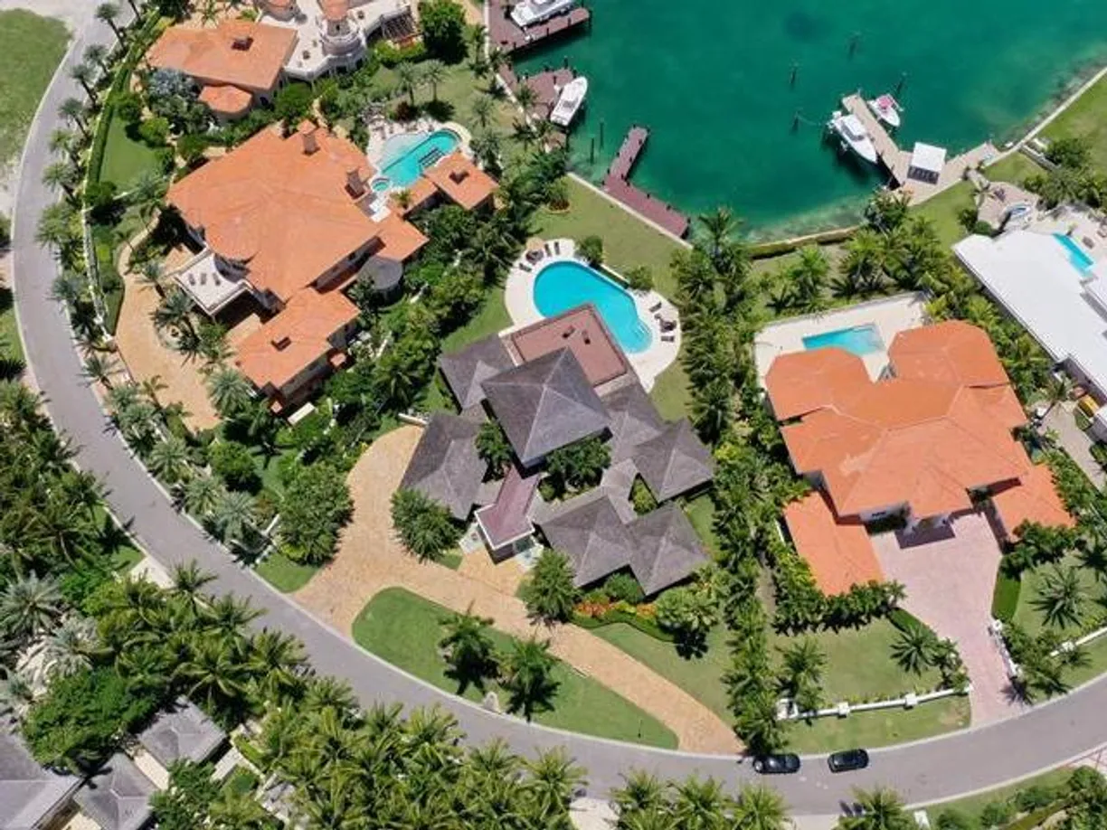 Bahamas Real Estate | View 76 Island End, Ocean Club #76 | room 1