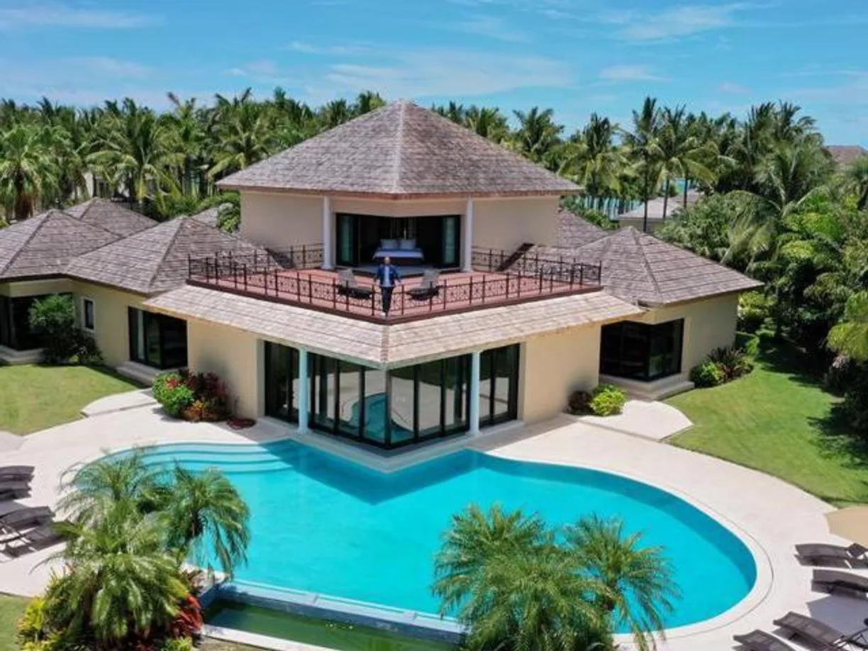 Bahamas Real Estate | View 76 Island End, Ocean Club #76 | 6 Beds, 7 Baths