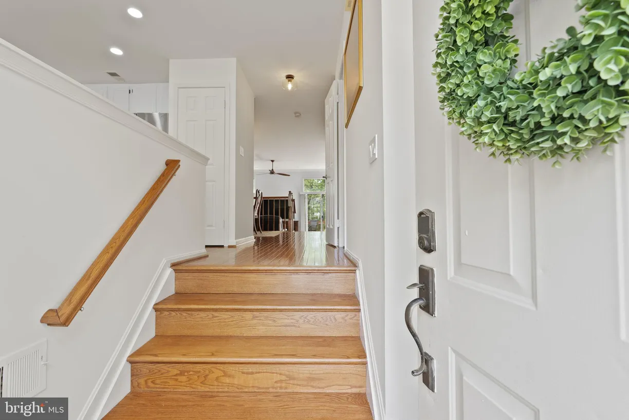 Washington Metro Area Real Estate | View 7022 Darby Towne Court | room 2