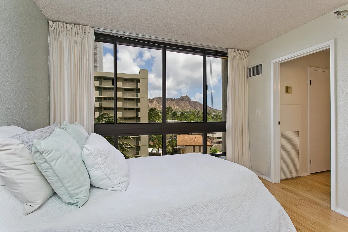 Hawaii Real Estate | View 300 Wai Nani Way, #813 | 1 Bed, 1 Bath