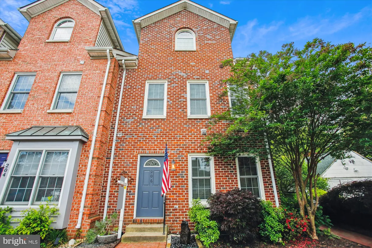 Washington Metro Area Real Estate | View 206 Center Lane | 3 Beds, 2 Baths