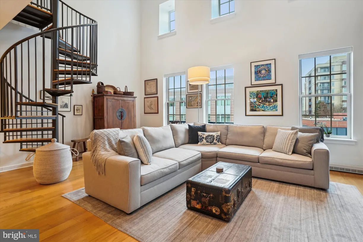 Washington Metro Area Real Estate | View 1700 Clarendon Boulevard Unit# 128 | 2 Beds, 2 Baths