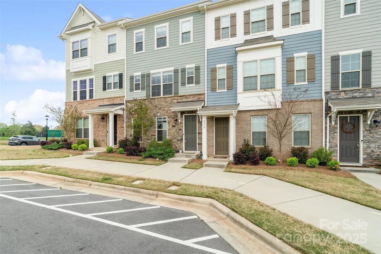 Charlotte Real Estate | View 9914 Ainslie Downs Street | room 2