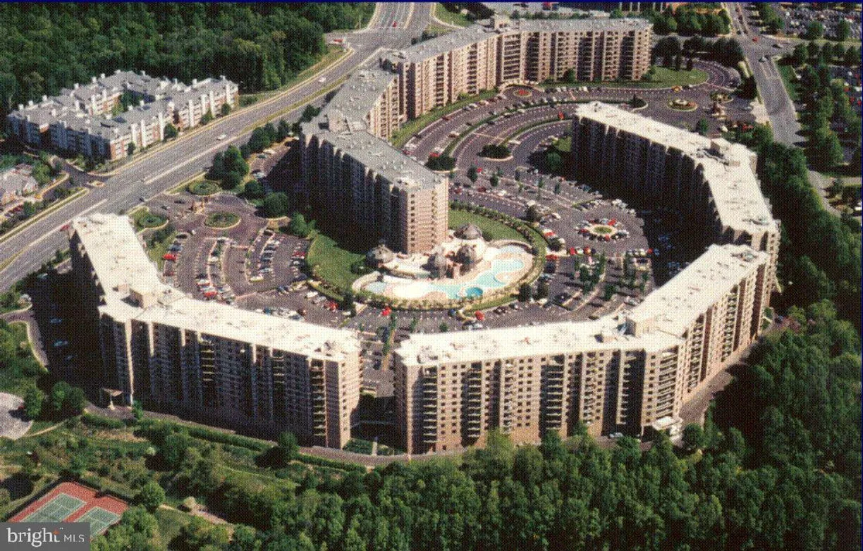 Washington Metro Area Real Estate | View 8370 Greensboro Drive Unit# 702 | 1 Bed, 1 Bath