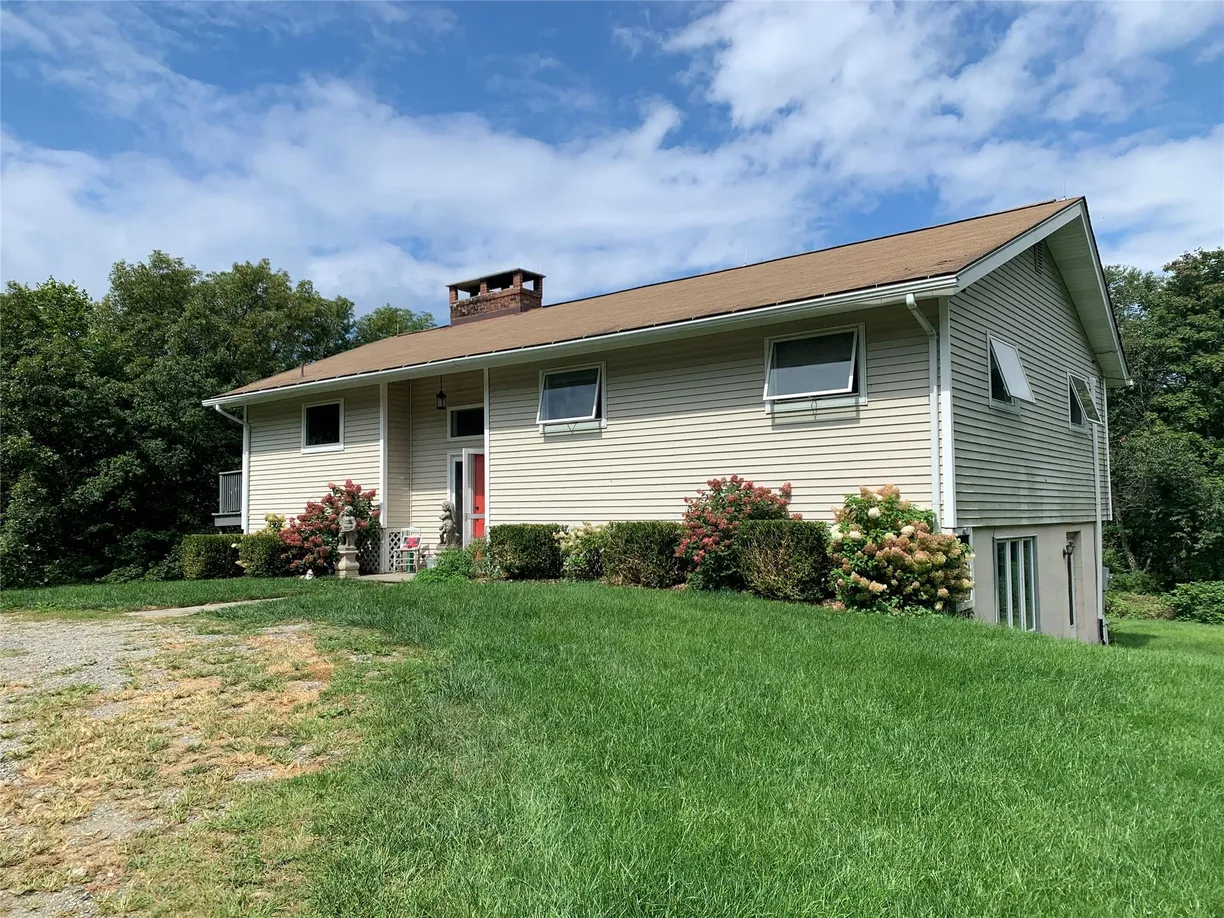 Hudson Valley Real Estate | View 860 Hunns Lake | room 2