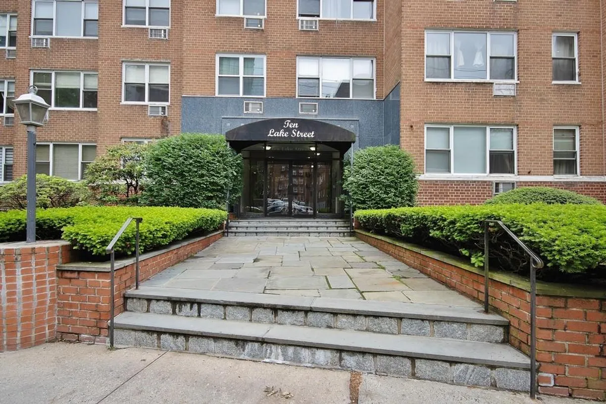 Westchester Real Estate | View 10 Lake Street #4E | 3 Beds, 2 Baths