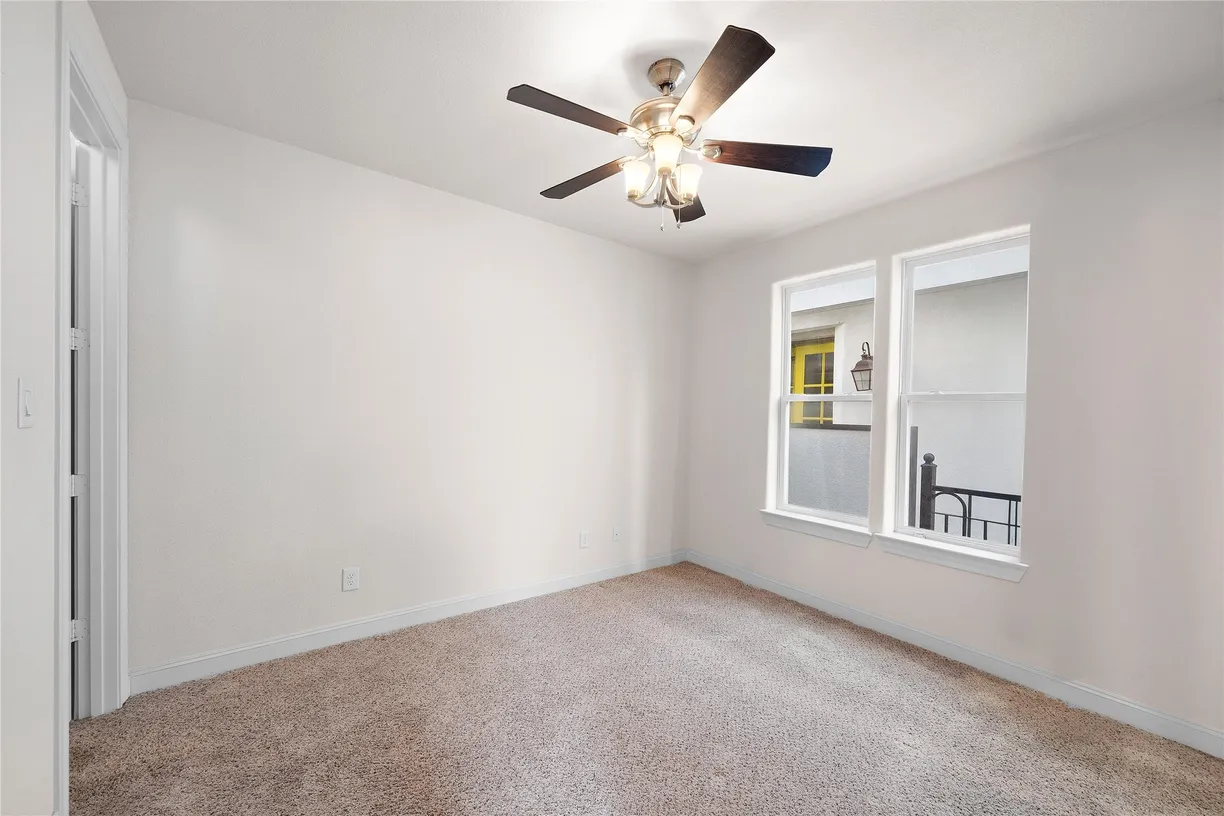 Houston Real Estate | View 1048 W 21st Street | room 1