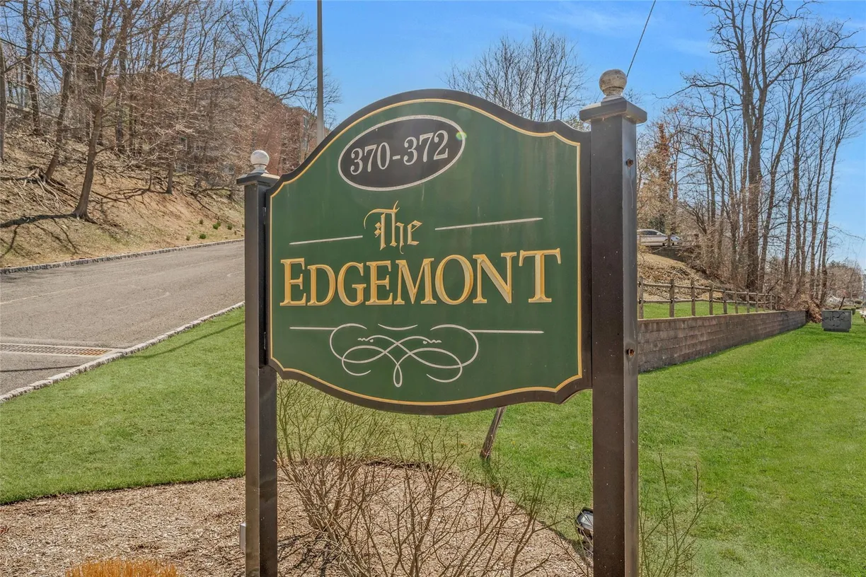 Westchester Real Estate | View 370 Central Park Avenue #5C | 2 Beds, 2 Baths