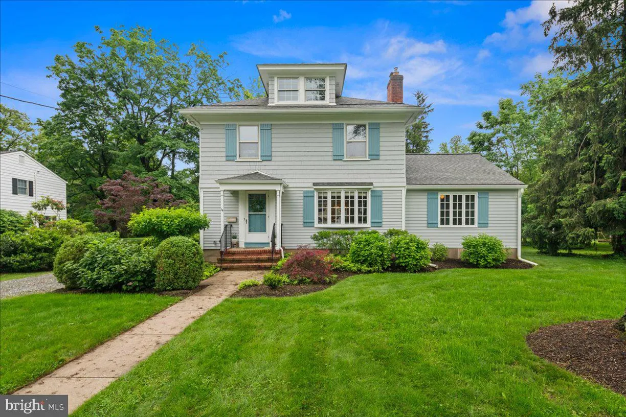 Central NJ/Bucks County, PA Real Estate | View 14 Willow Road | 4 Beds, 2 Baths