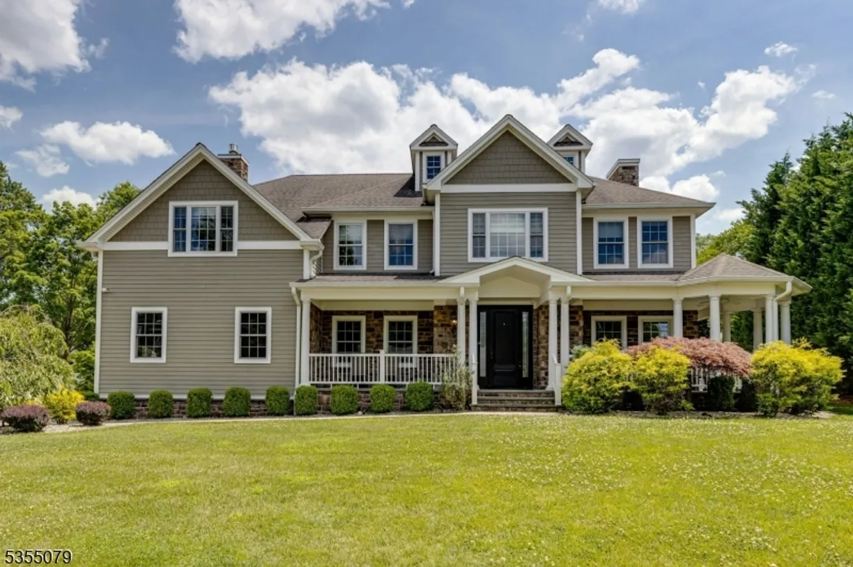 Jersey City/Hoboken Real Estate | View 19 Carol Rd | 6 Beds, 5 Baths