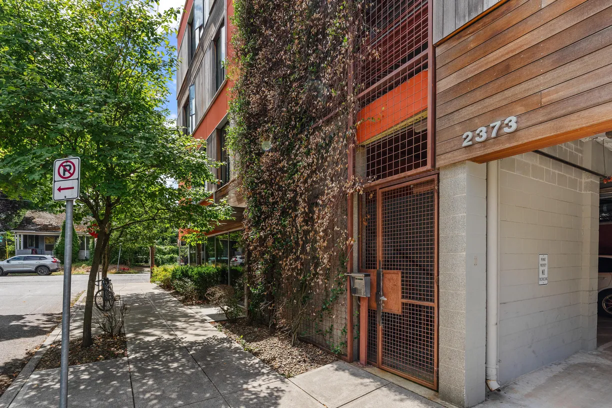 Portland, OR Real Estate | View 2373 SE 44TH AVE 301 | 1-50