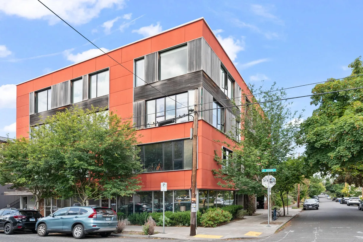 Portland, OR Real Estate | View 2373 SE 44TH AVE 301 | 1-49