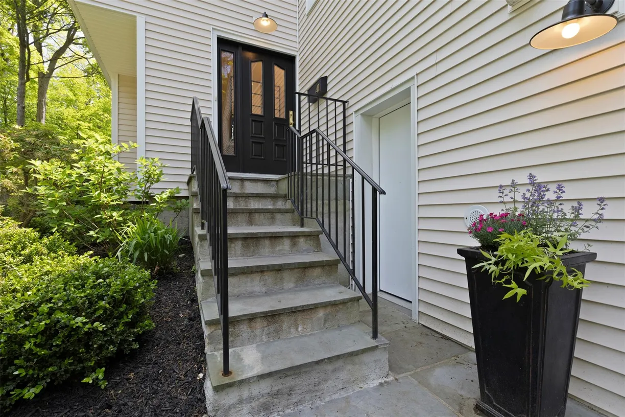 Westchester Real Estate | View 41 Carla Lane | room 2