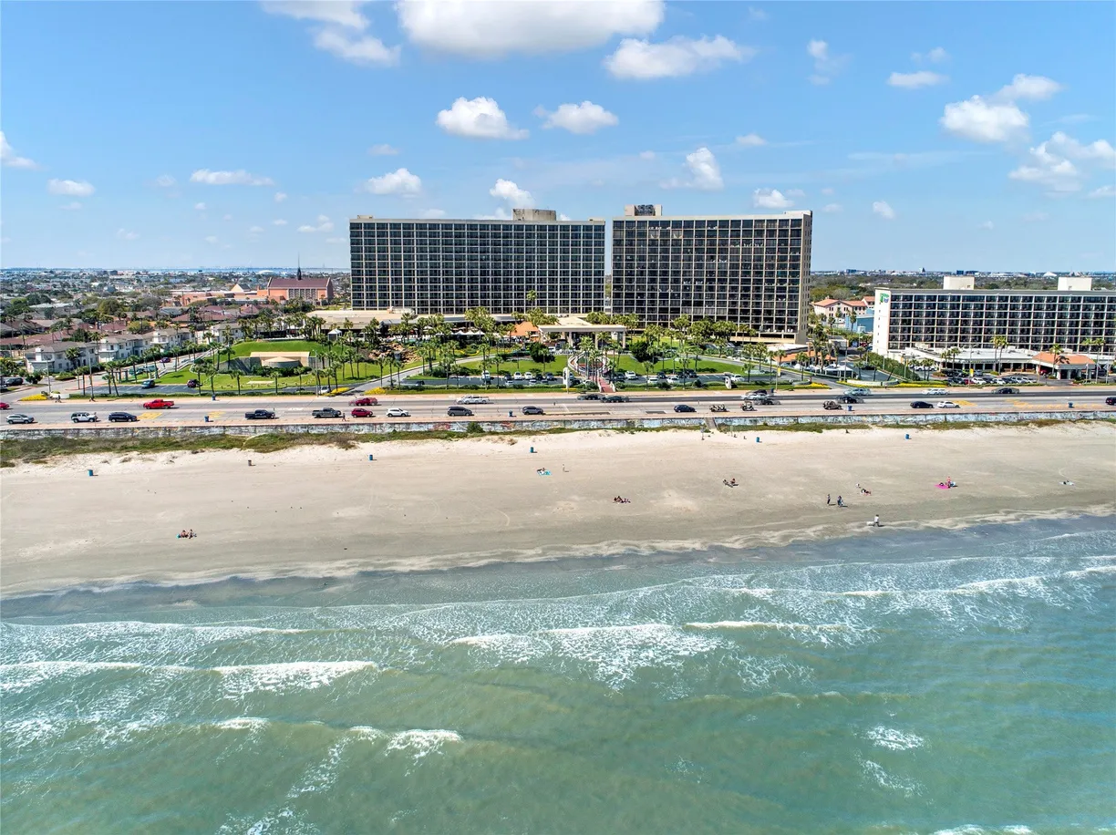 Houston Real Estate | View 5220 Seawall Boulevard #1233B | 1 Bed, 1 Bath