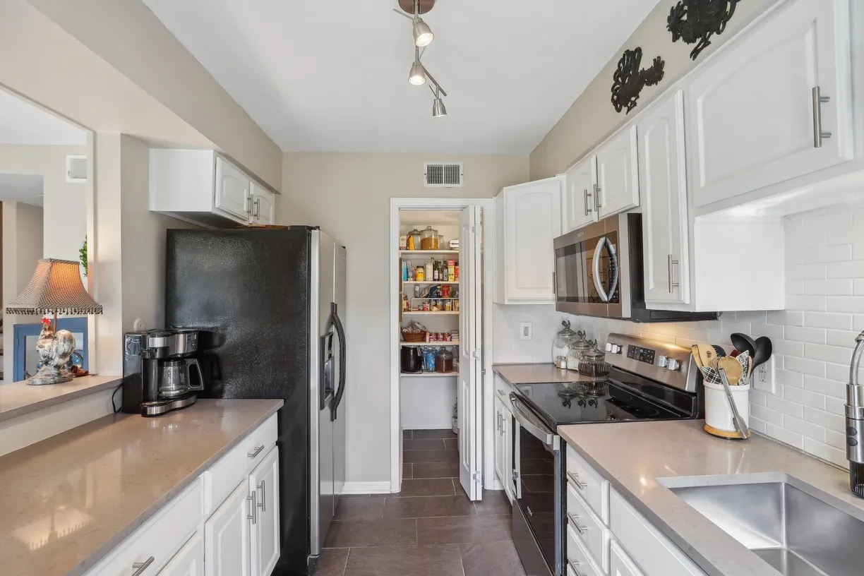 Houston Real Estate | View 6355 Del Monte Drive #64 | room 2